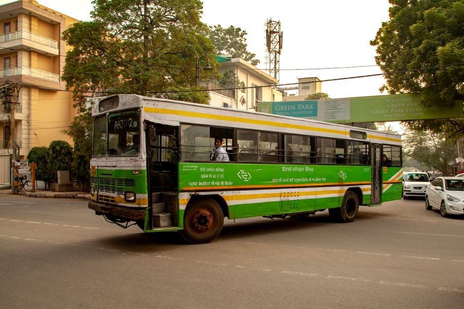 मेरठ में राजस्थान रोडवेज बस में लगी आग, 26 यात्री सुरक्षित बचे